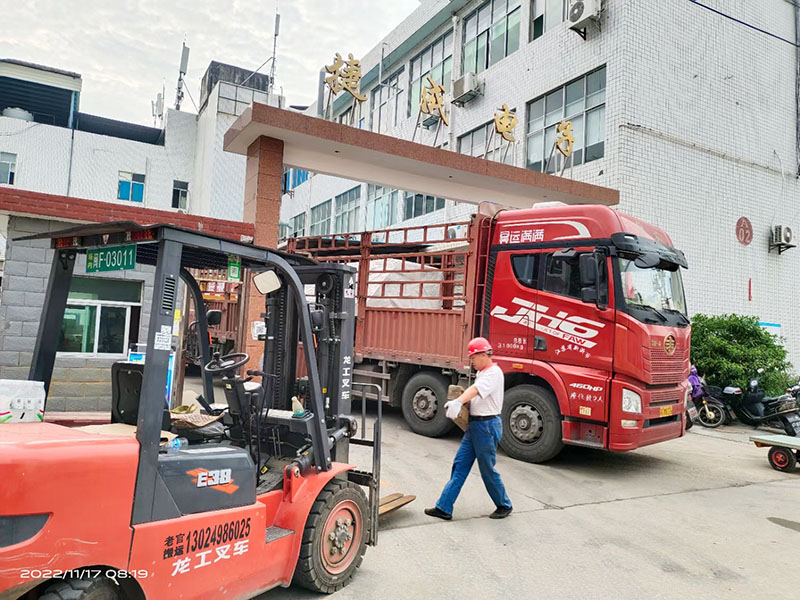 2022年11月17日訂購的臺灣生產(chǎn)的“東臺牌”數(shù)控鉆孔機安裝到位！